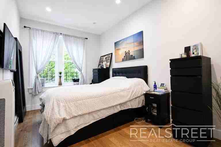 863 Knickerbocker Ave #2F - Photo 6 of 9