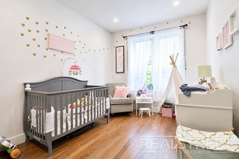 863 Knickerbocker Ave #2F - Photo 7 of 9