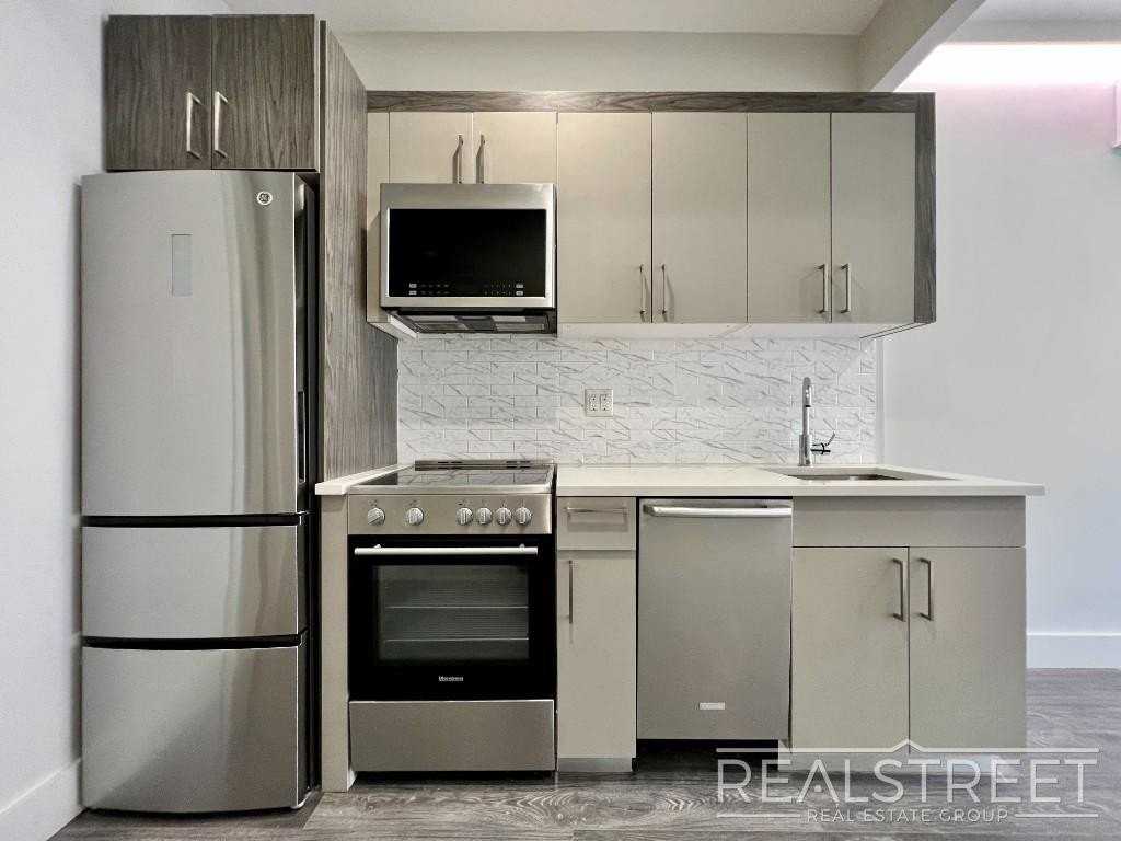 277 Linden St #2B - Photo 2 of 16