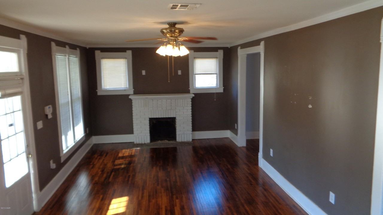 320 E Hickory St - Photo 2 of 14