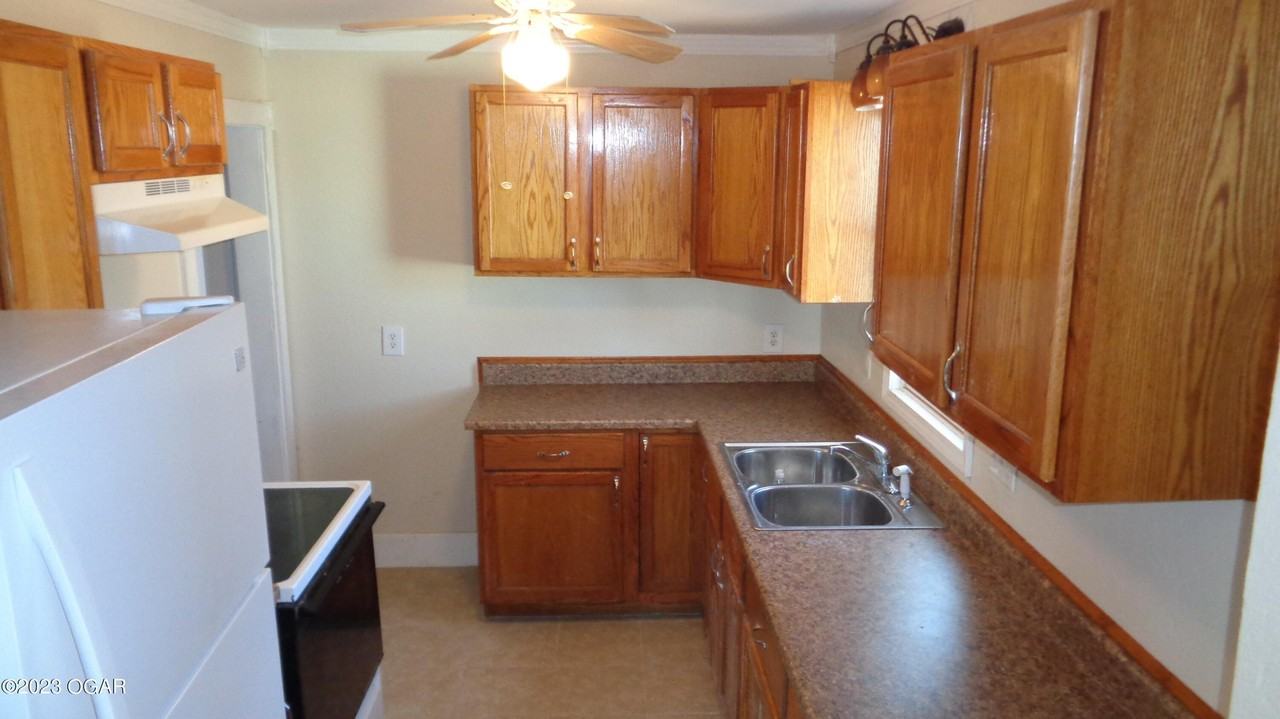 320 E Hickory St - Photo 4 of 14