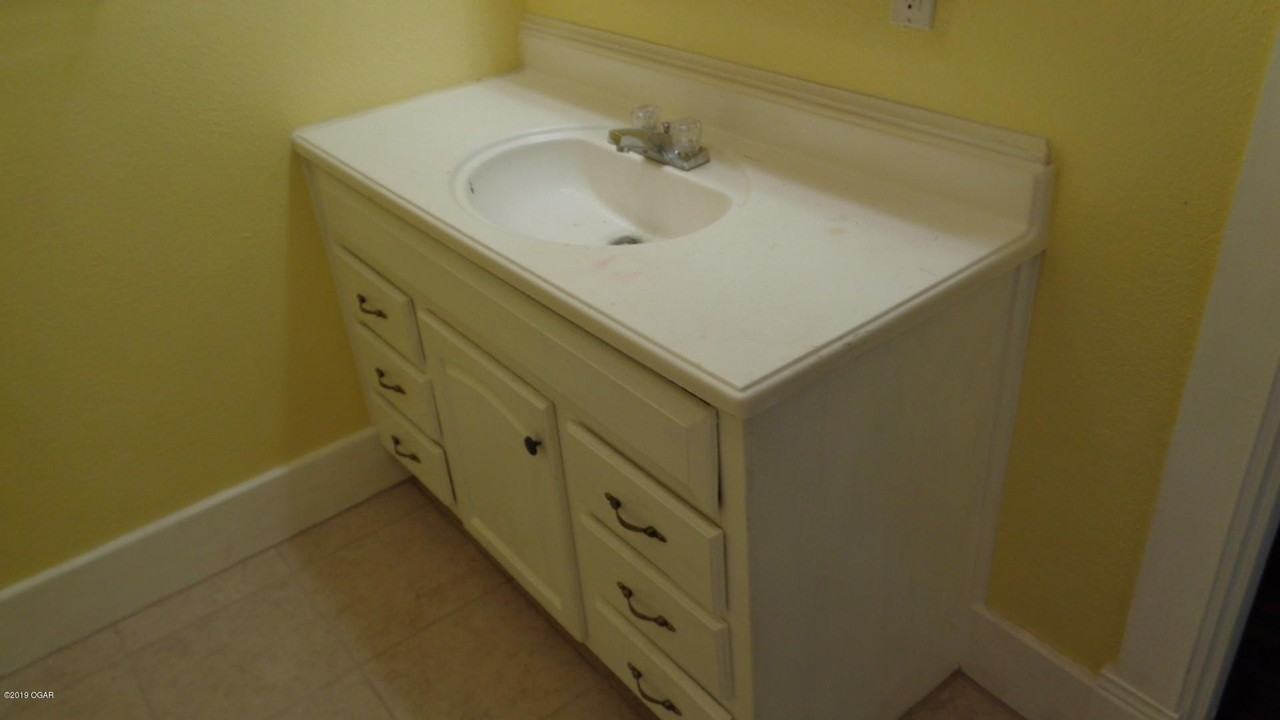 320 E Hickory St - Photo 5 of 14