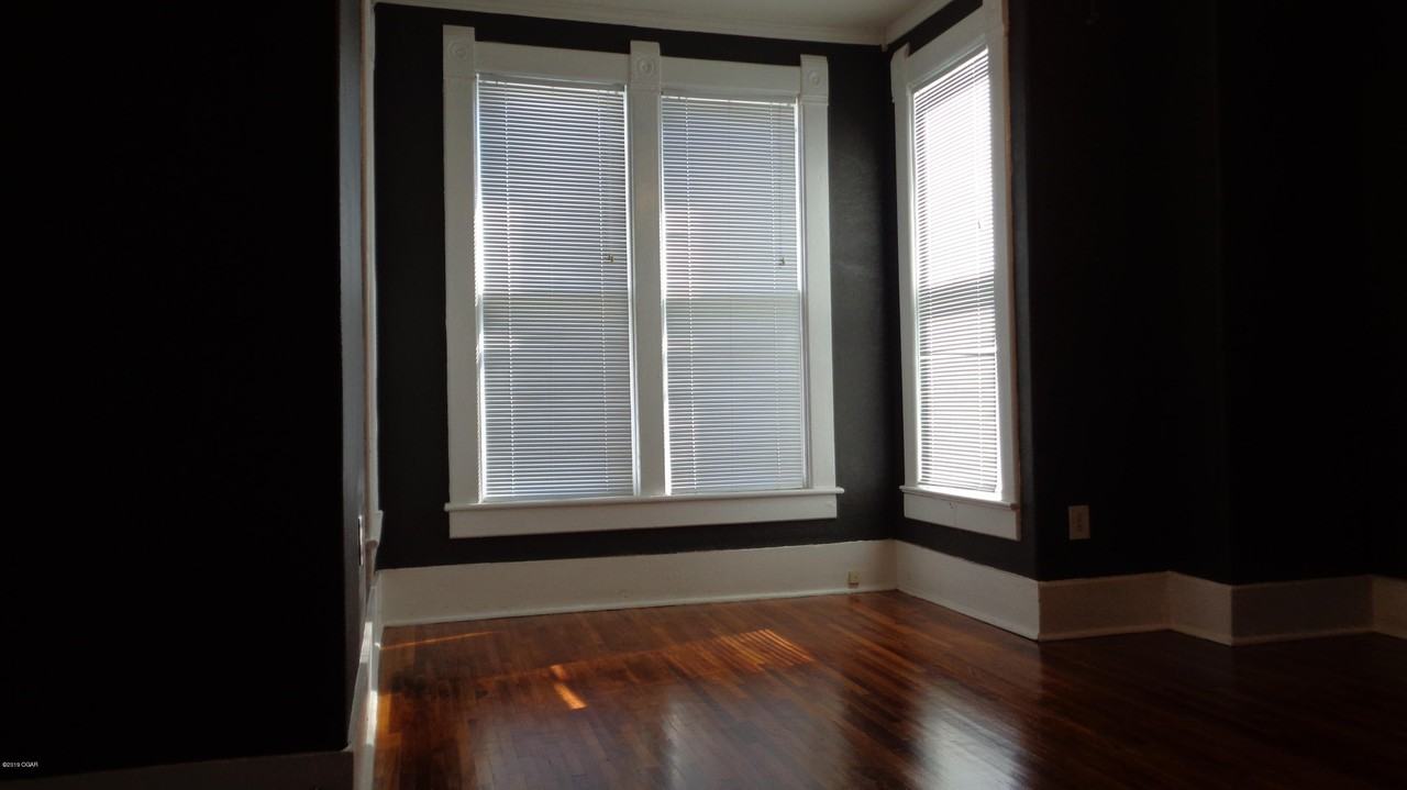 320 E Hickory St - Photo 6 of 14