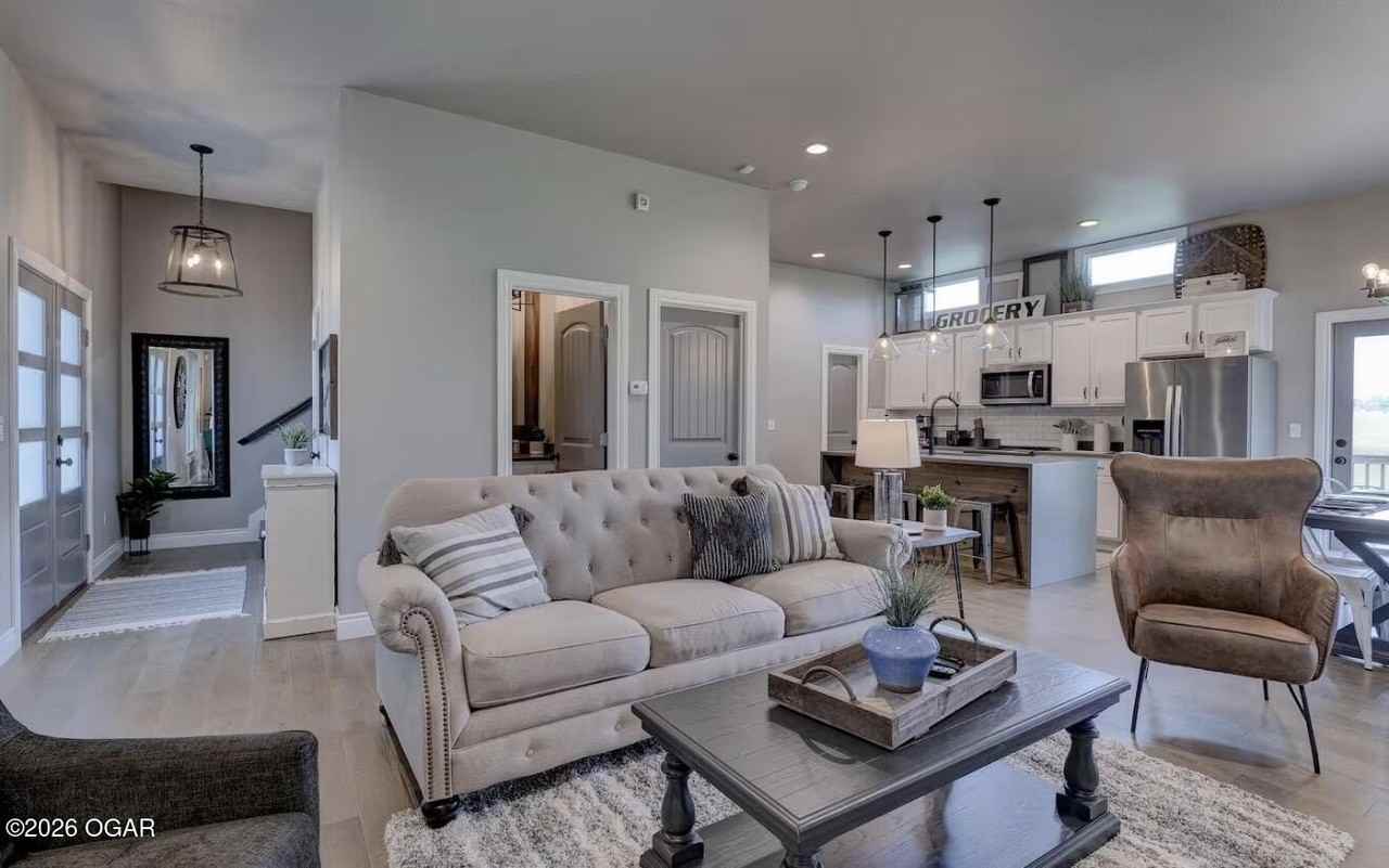 2528 E 15th St - Photo 5 of 16