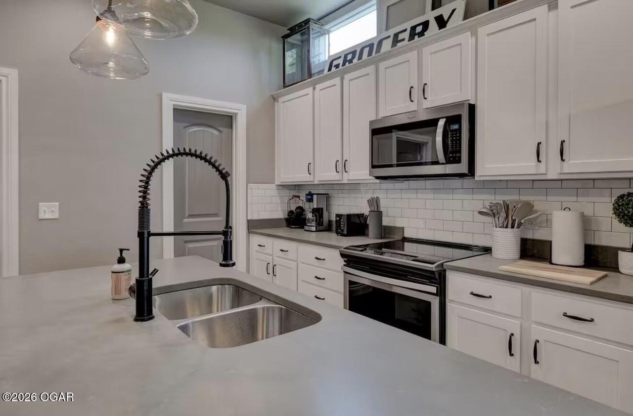 2528 E 15th St - Photo 7 of 16