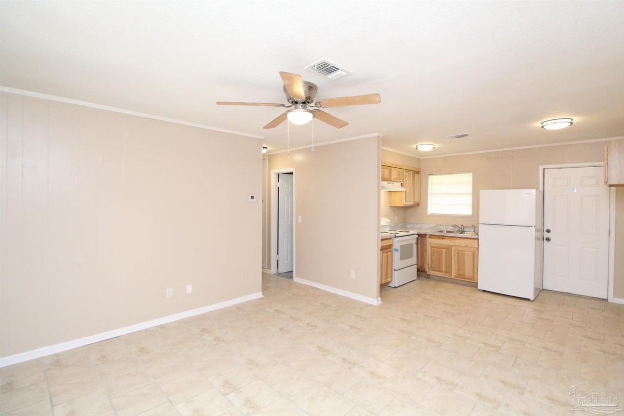 6620 Applegate St - Photo 5 of 12