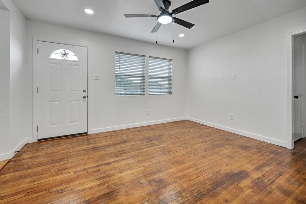 3712 Amelia Dr - Photo 3 of 23