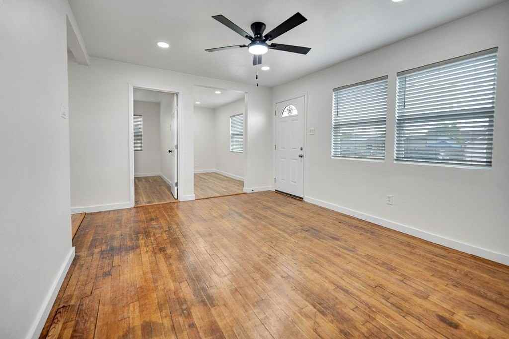 3712 Amelia Dr - Photo 4 of 23