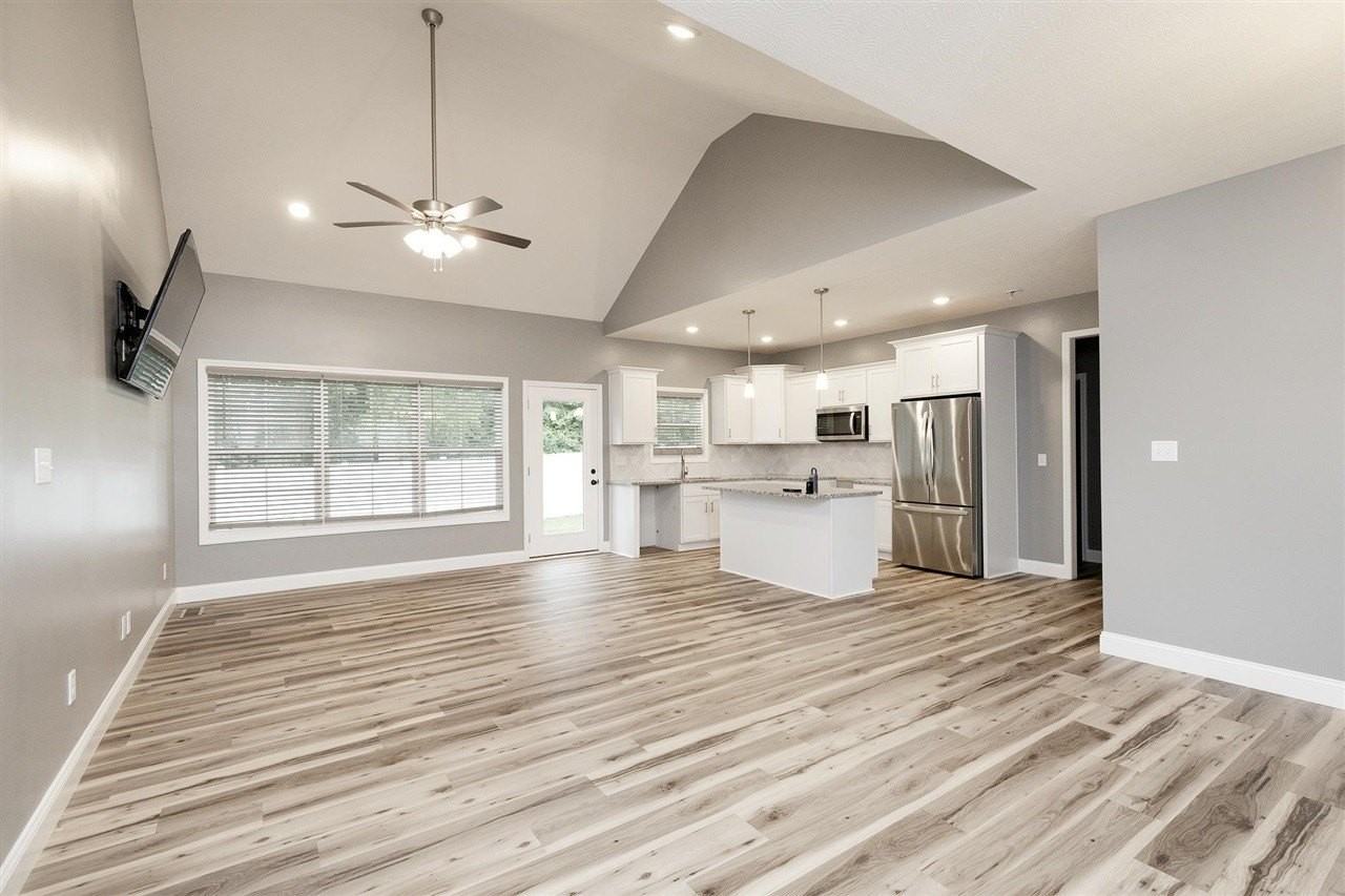 1254 Melody Ave - Photo 4 of 27