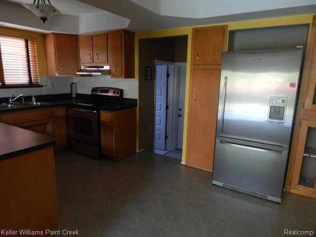 28926 James Dr - Photo 3 of 30