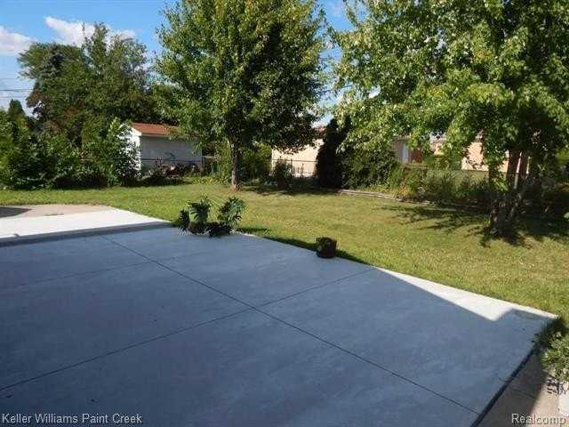28926 James Dr - Photo 7 of 30