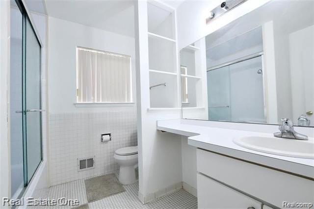 509 Fox Hills Dr N - Photo 5 of 13