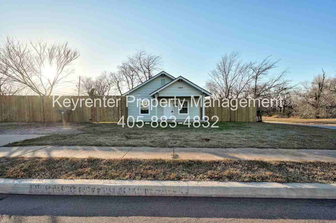 2709 N Fonshill Ave - Photo 2 of 27
