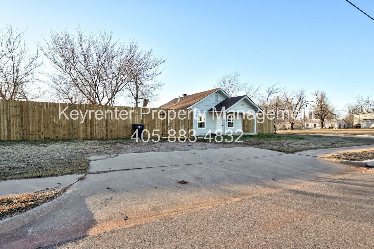 2709 N Fonshill Ave - Photo 4 of 27
