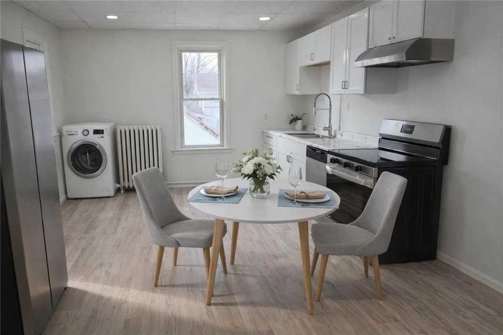 1106 Becker Ave Sw #1 - Photo 4 of 9