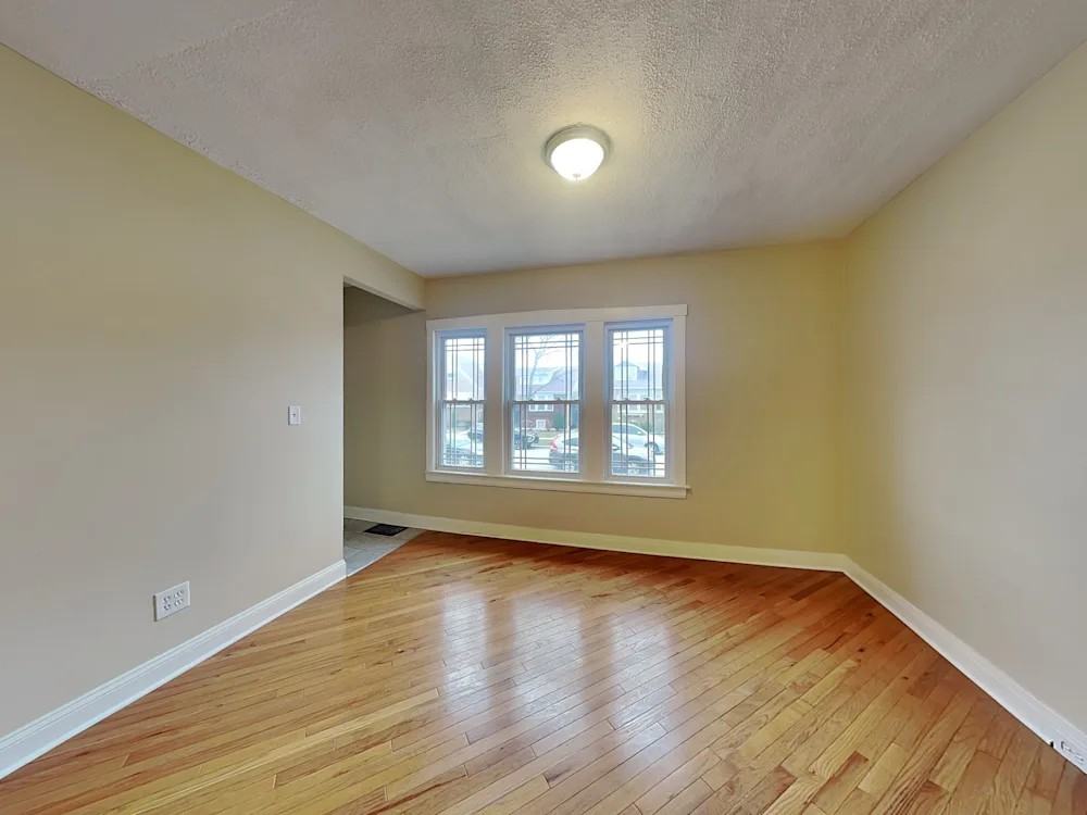 2728 Wesley Avenue - Photo 2 of 7