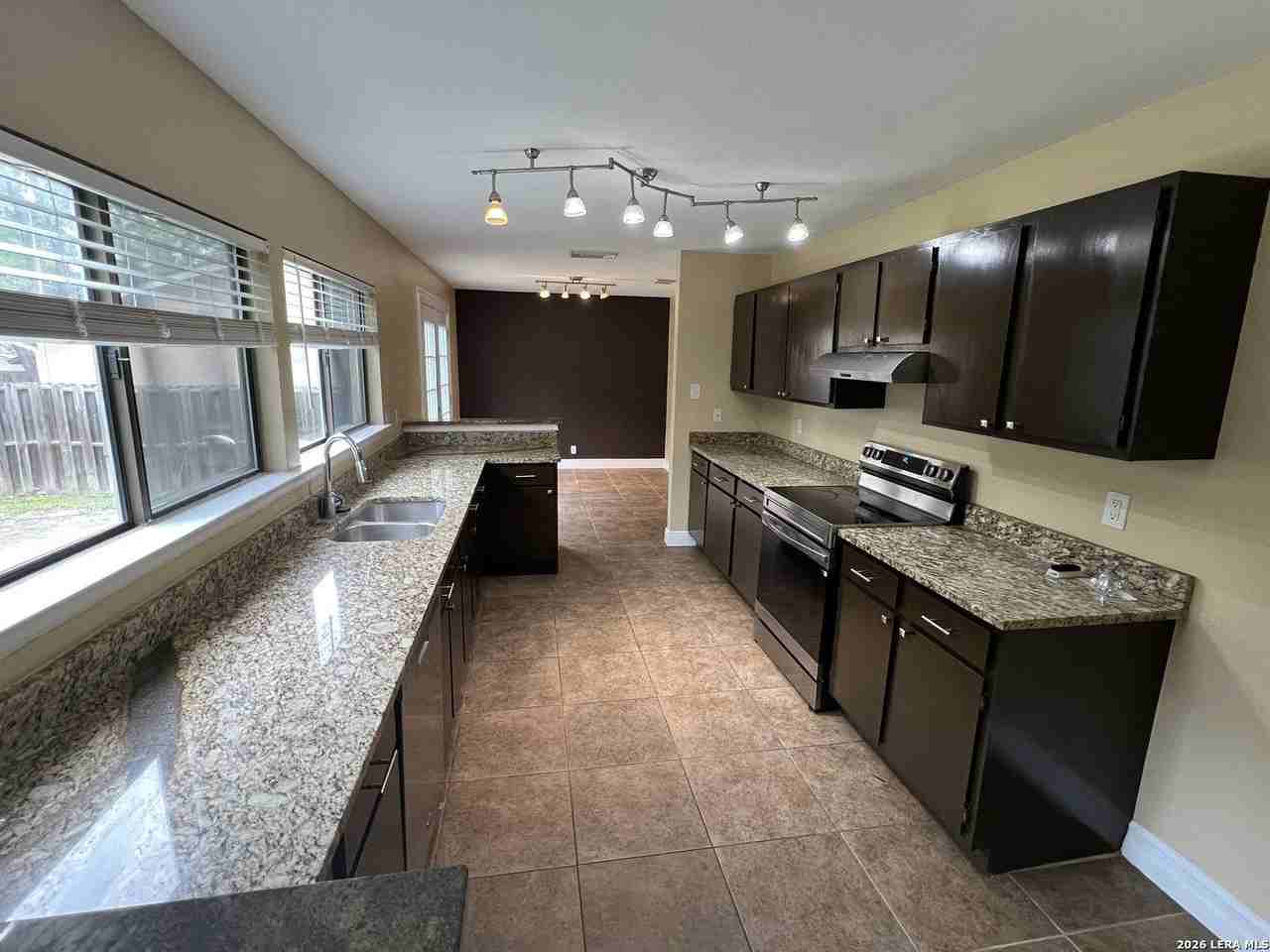 1115 Arrowhead Trl - Photo 5 of 13