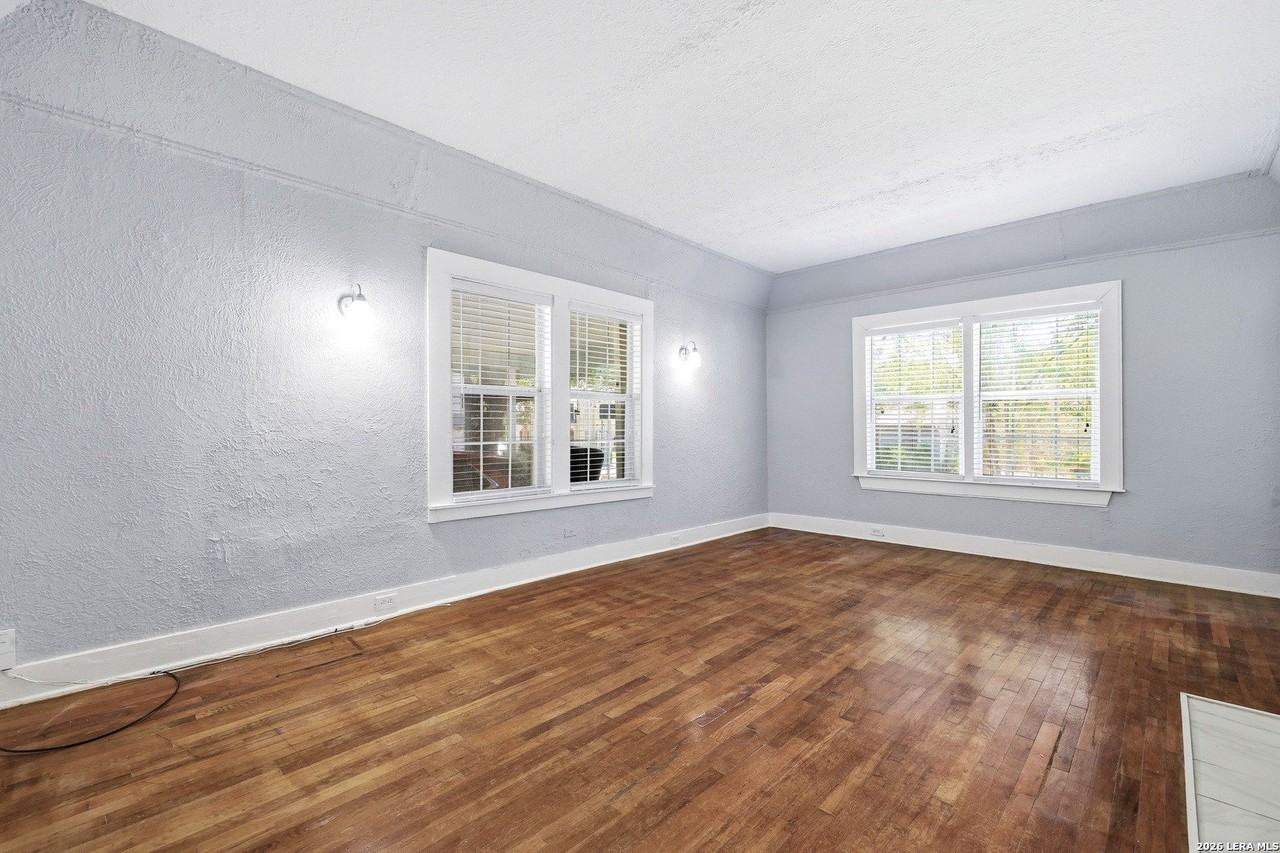 527 Fulton Ave #2 - Photo 4 of 20