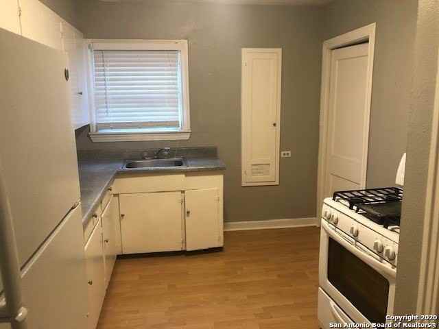 726 E Grayson St #4 - Photo 3 of 14