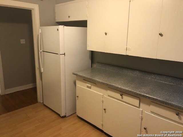 726 E Grayson St #4 - Photo 5 of 14