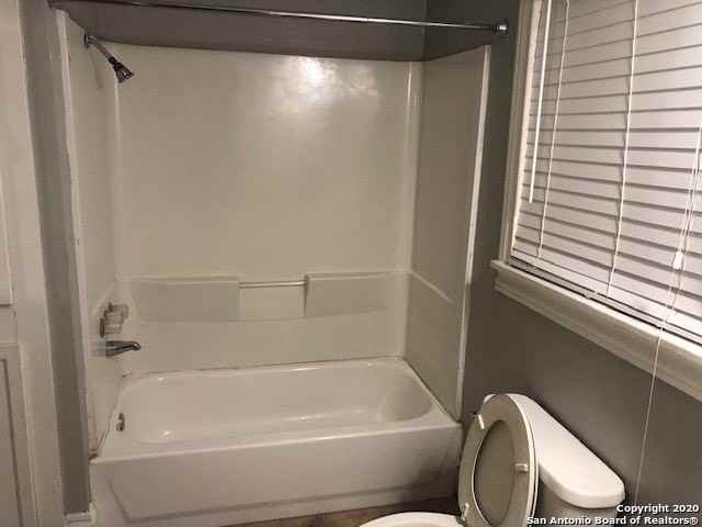 726 E Grayson St #4 - Photo 7 of 14