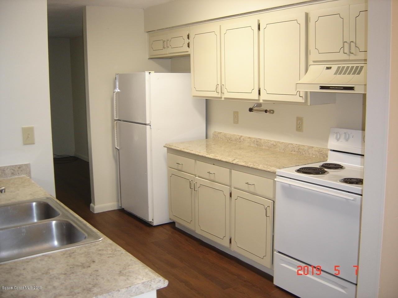 292 W Towne Pl - Photo 2 of 8