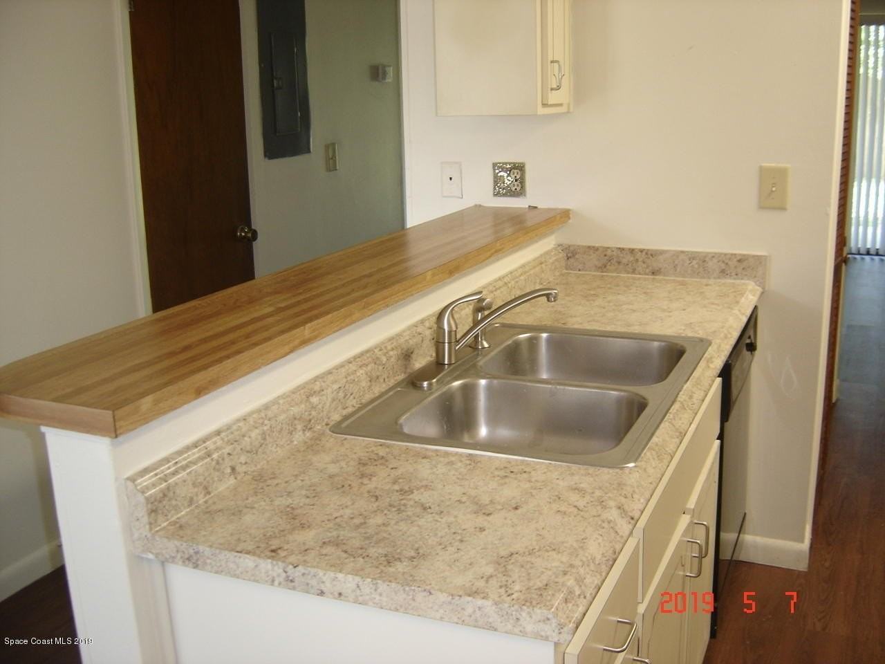 292 W Towne Pl - Photo 3 of 8