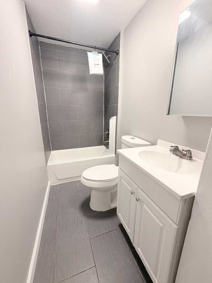 129 Sage Ave #2R - Photo 5 of 9