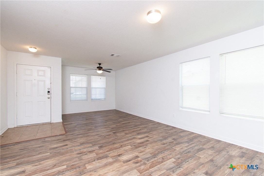 9007 Sandyford Ct - Photo 4 of 27