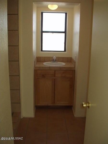 5547 E 29th St #1 - Photo 4 of 6