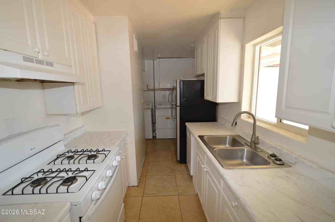 4650 E 19th St - Photo 4 of 10