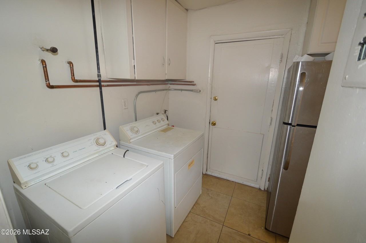 4650 E 19th St - Photo 5 of 10