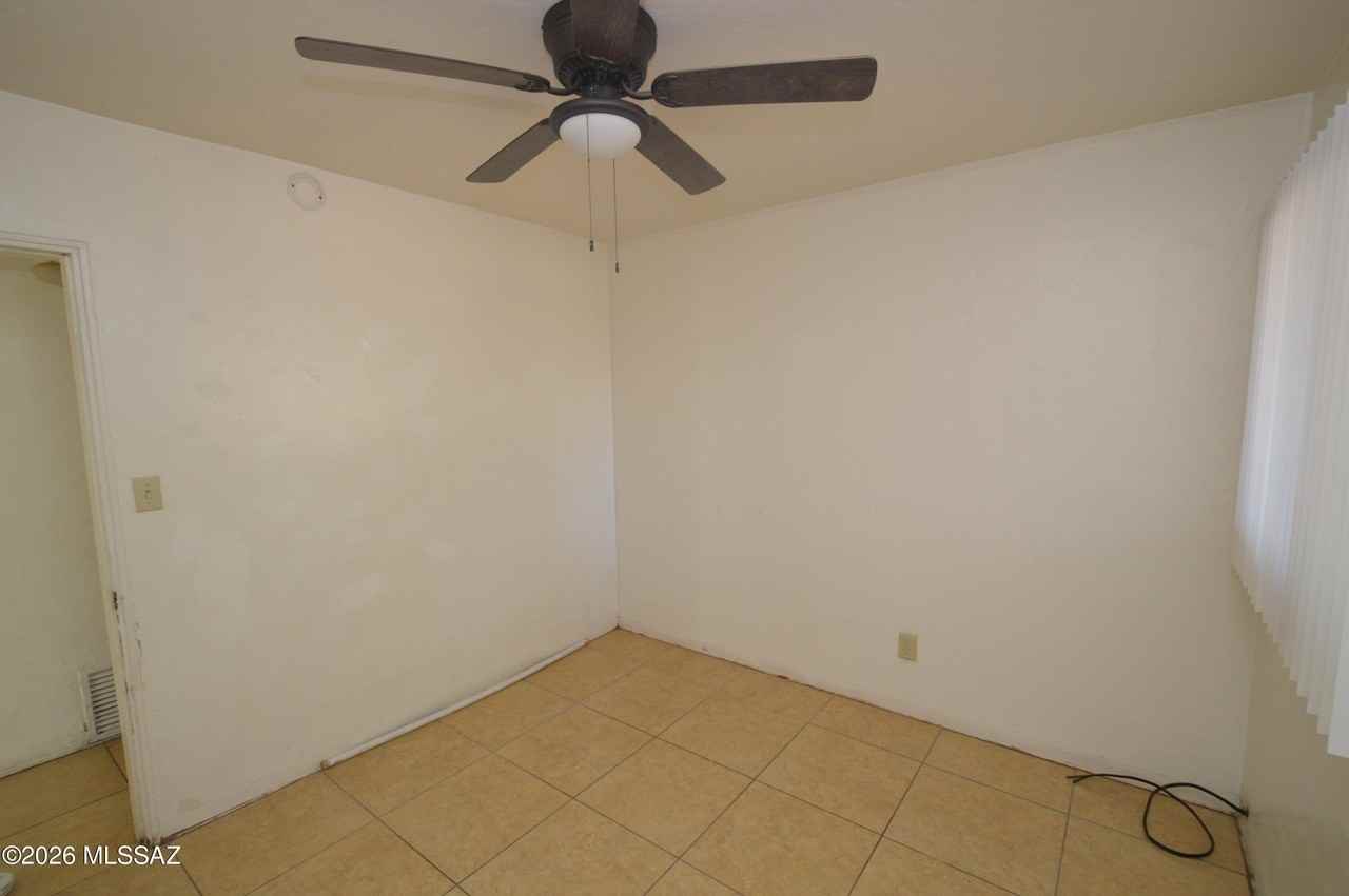 4650 E 19th St - Photo 6 of 10