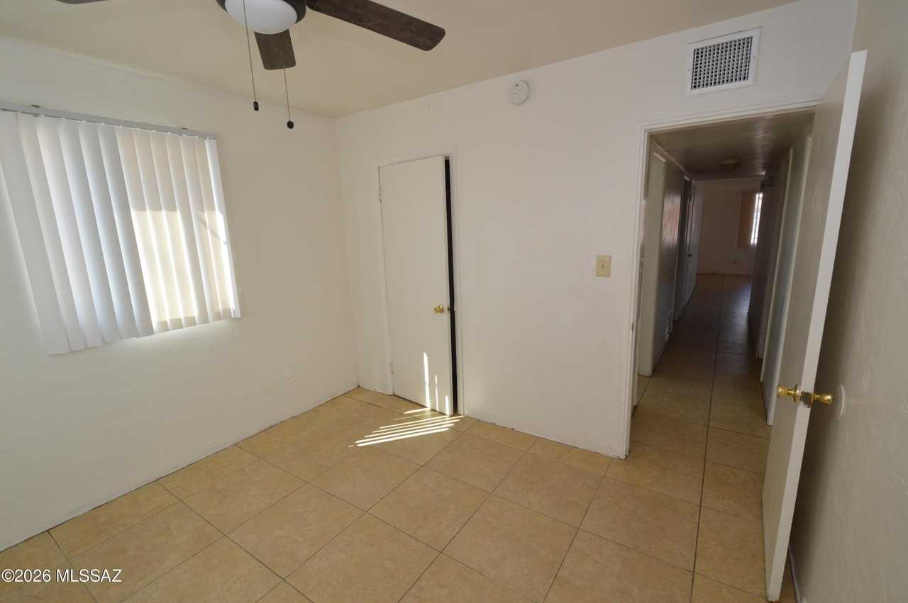 4650 E 19th St - Photo 7 of 9