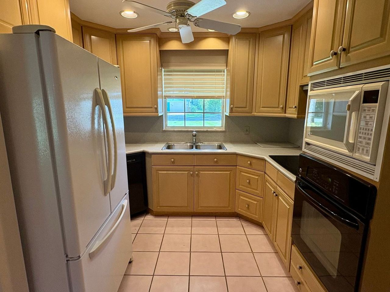 514 Sw North Carolina Dr - Photo 3 of 20