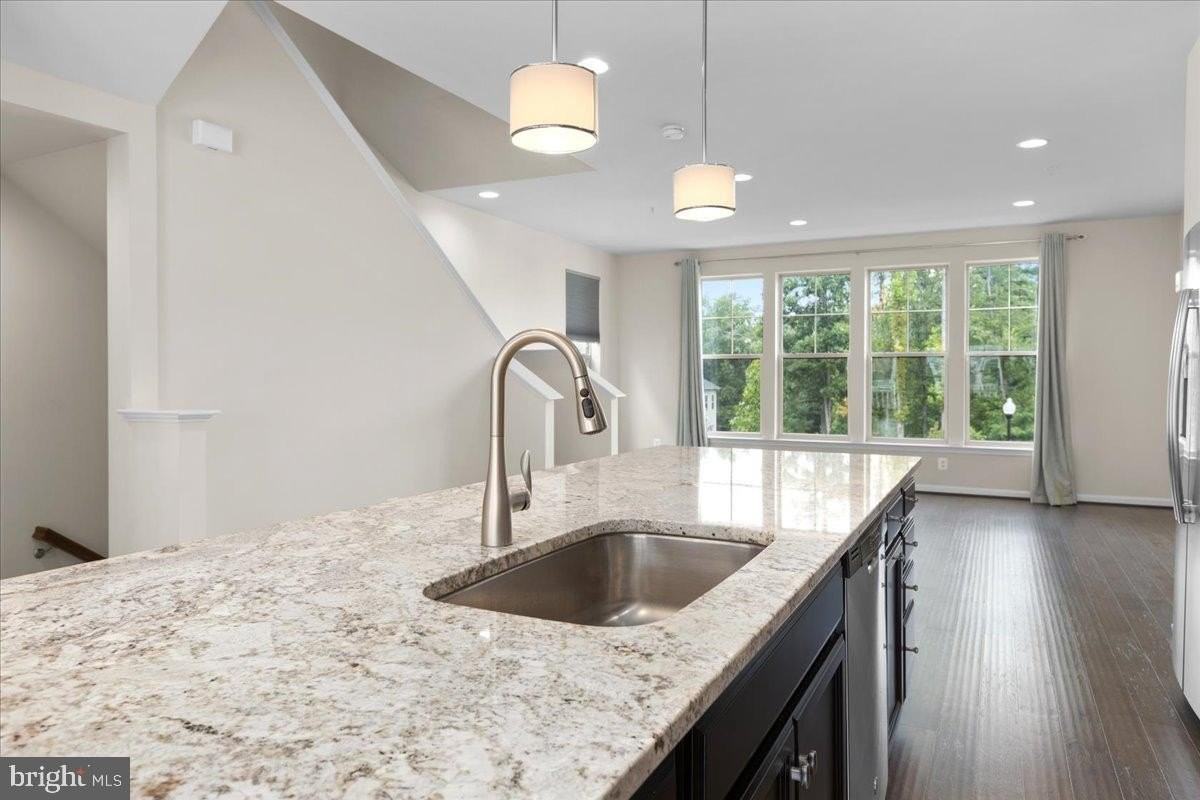 7210 Hartley Ln - Photo 6 of 37