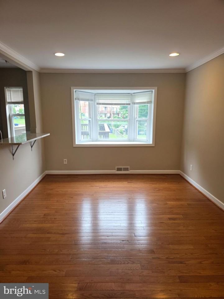 2028 Hillenwood Rd - Photo 3 of 18