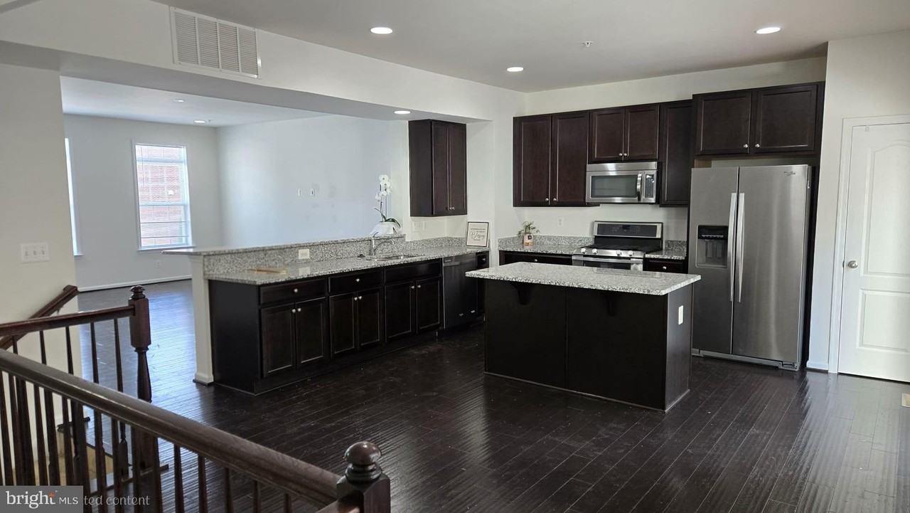12298 Sandstone St - Photo 2 of 21