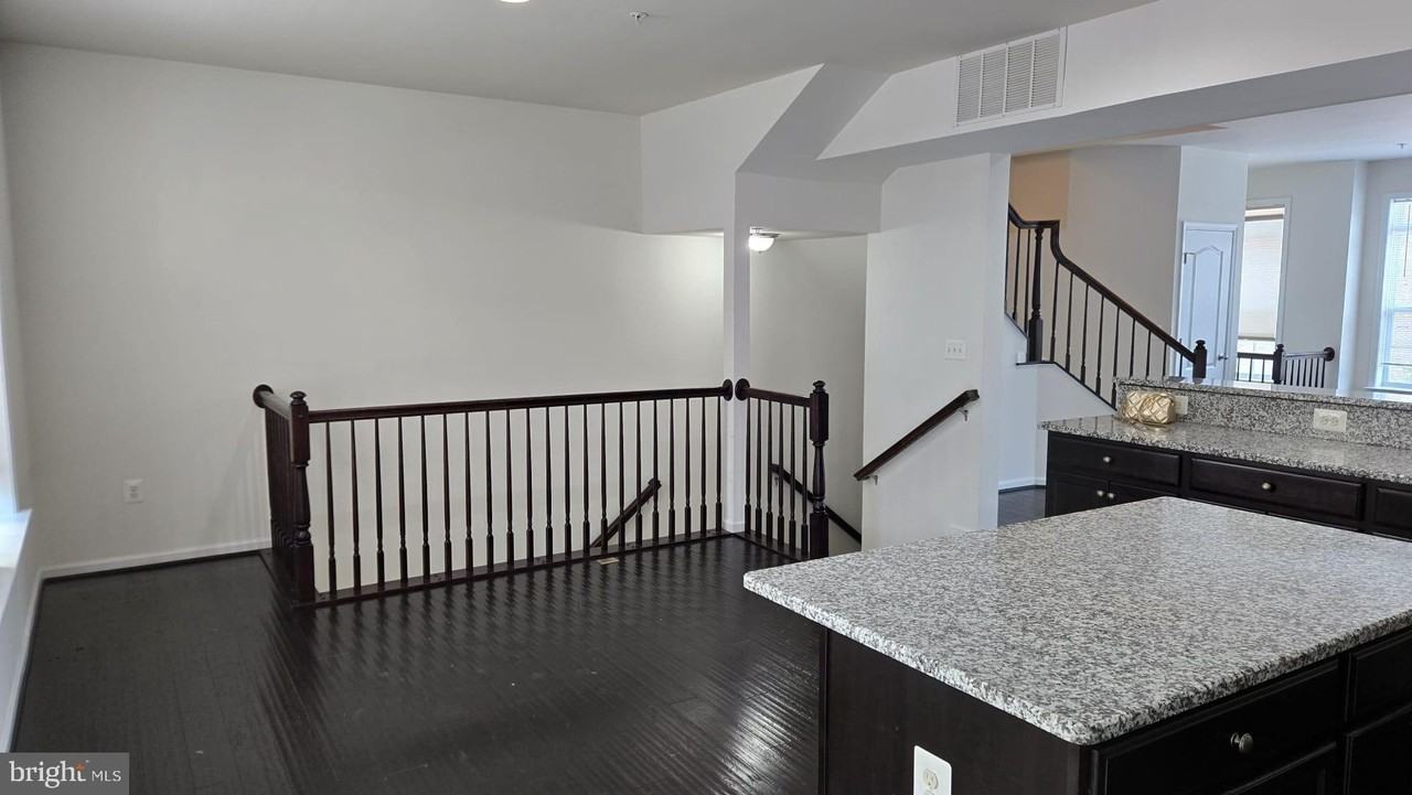 12298 Sandstone St - Photo 3 of 21