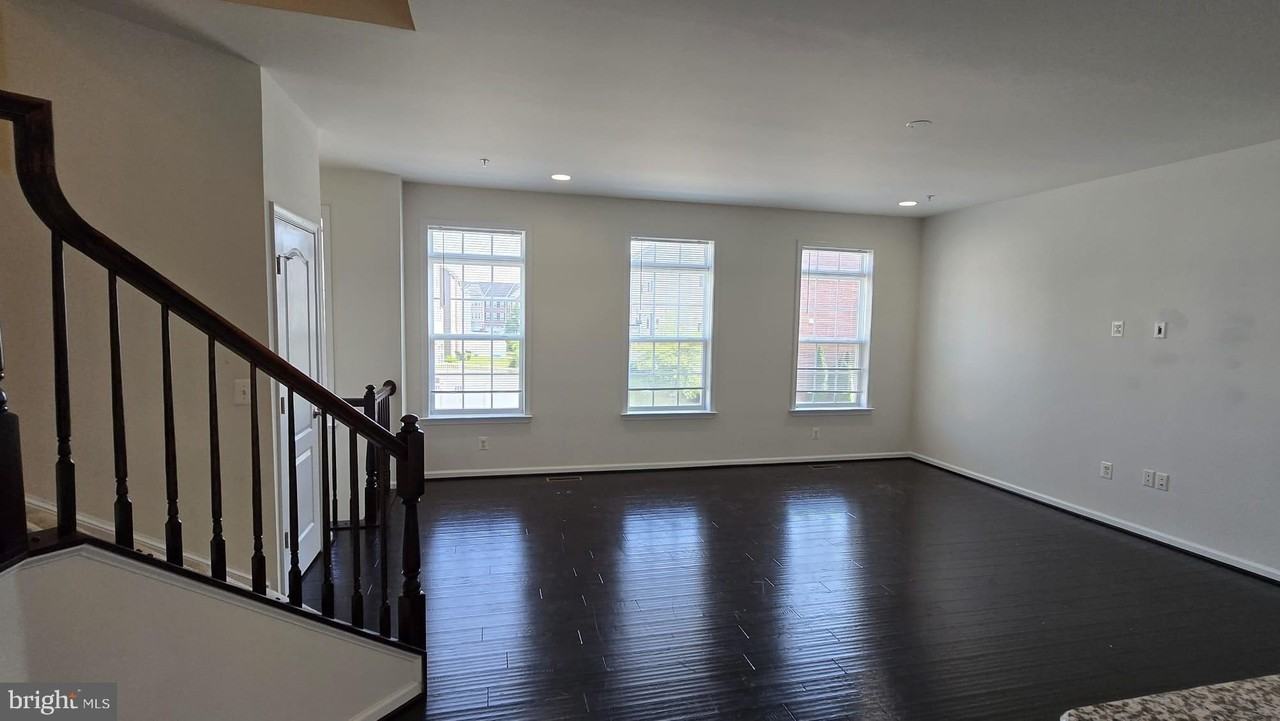 12298 Sandstone St - Photo 4 of 21