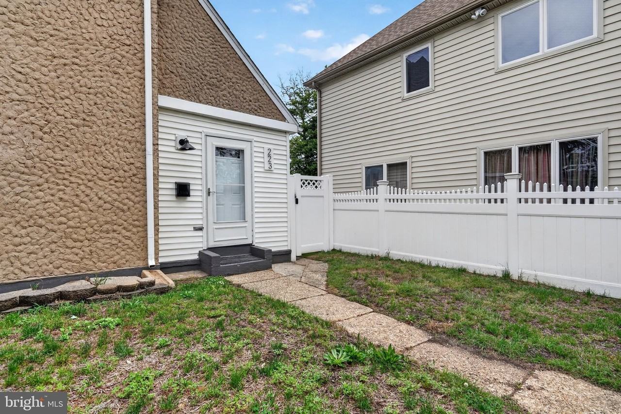 223 Noreg Pl - Photo 3 of 36