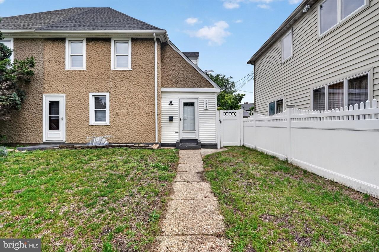 223 Noreg Pl - Photo 4 of 36