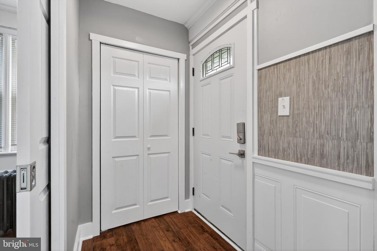 223 Noreg Pl - Photo 5 of 36