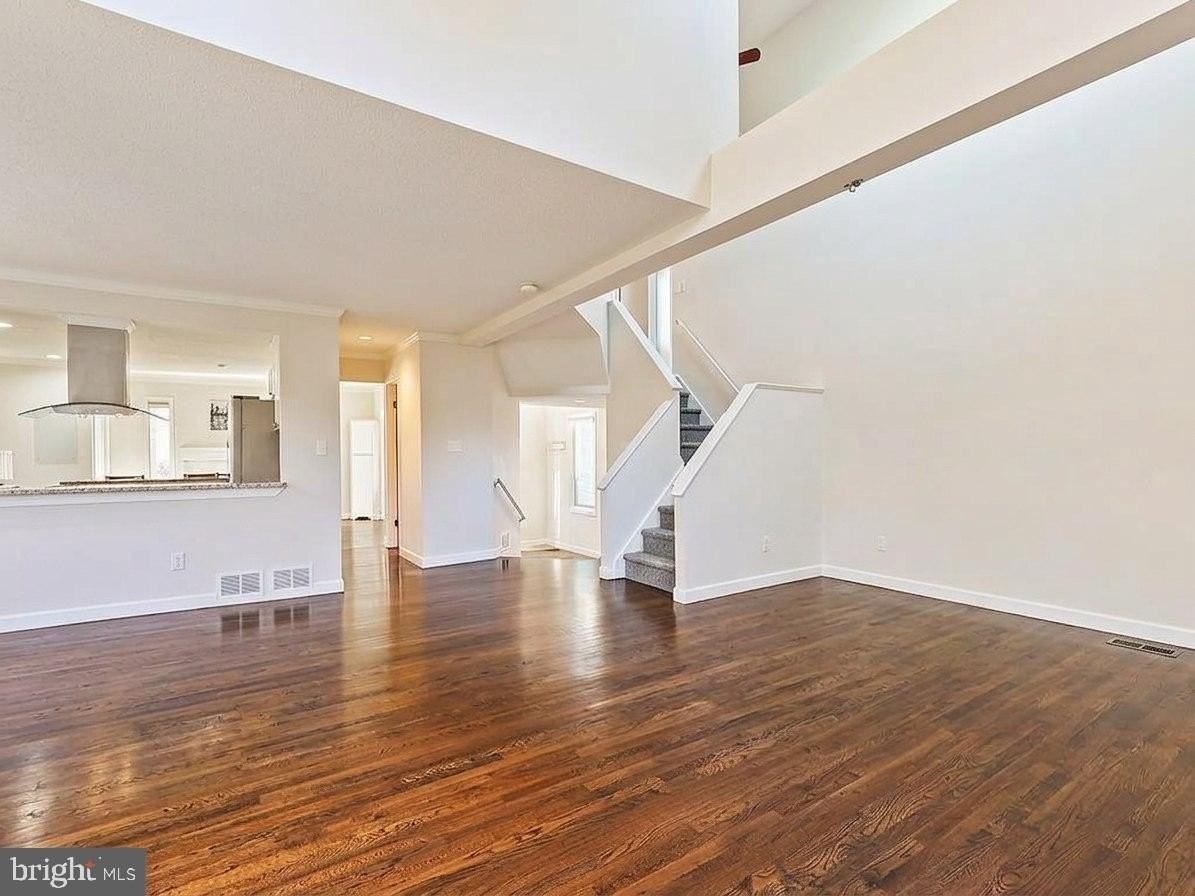 540 Sayre Dr - Photo 3 of 23