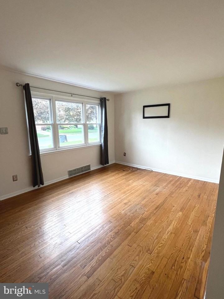 1907 Columbia Ave - Photo 3 of 24