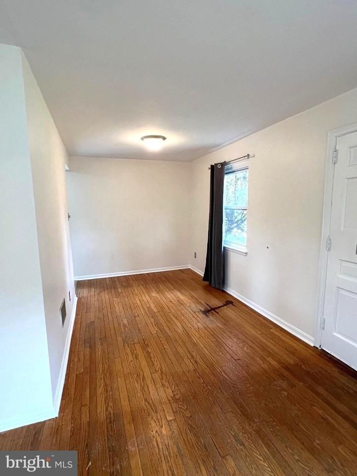 1907 Columbia Ave - Photo 4 of 24