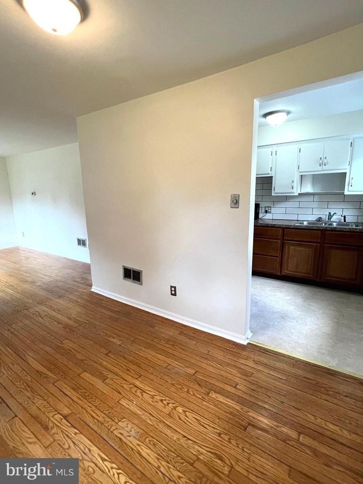 1907 Columbia Ave - Photo 6 of 24