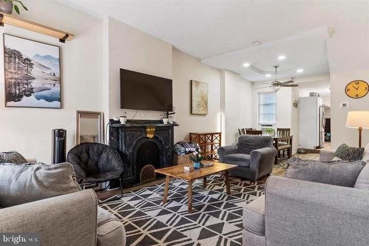 411 Herr St - Photo 2 of 8
