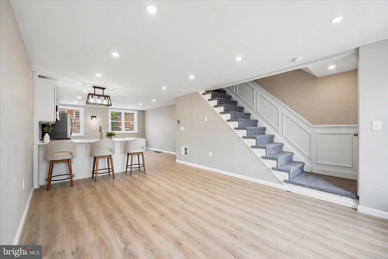 925 Maple Ave - Photo 4 of 25