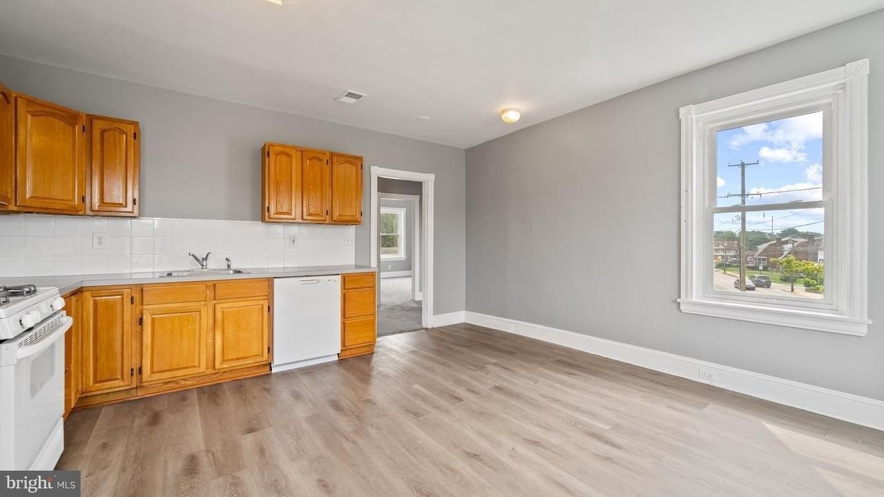 203 S Springfield Rd #17 - Photo 3 of 19